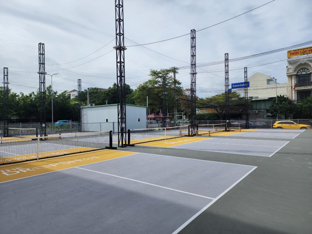 The Dropshot Pickleball Club